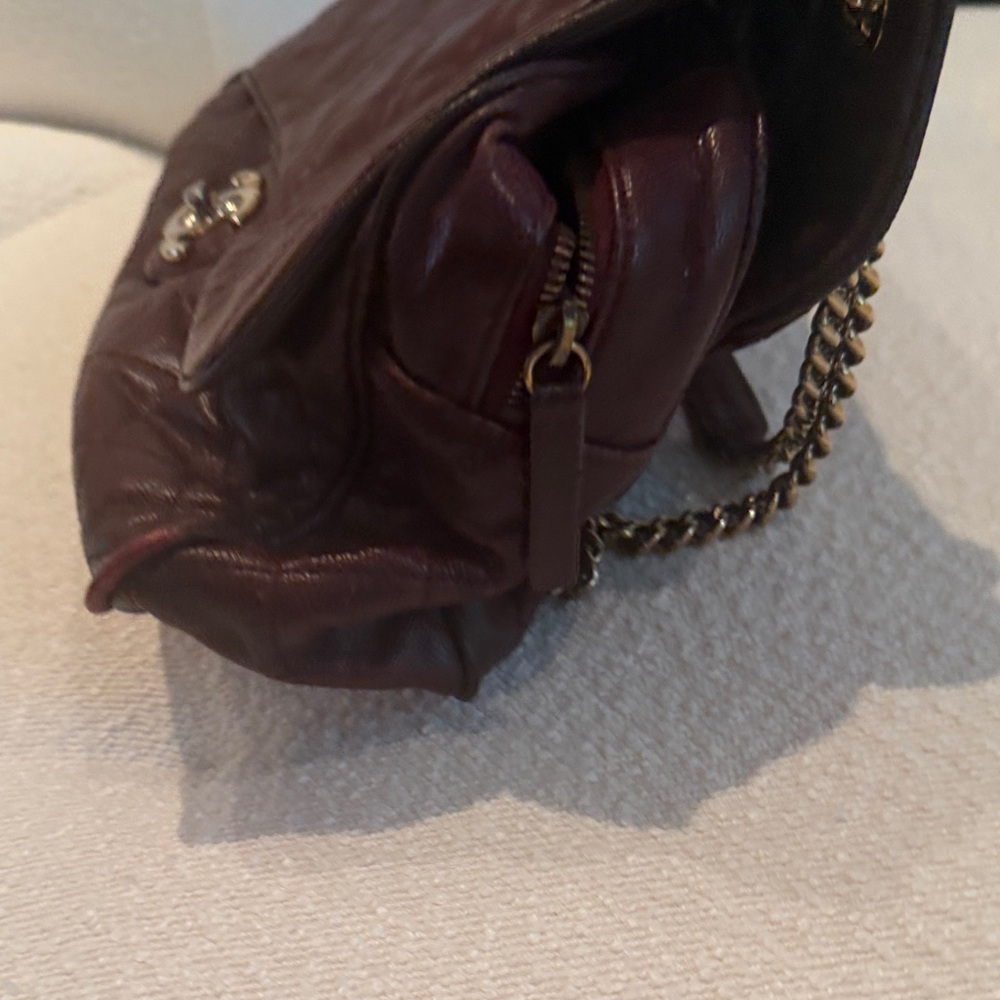 CHANEL
Burgundy Quilted Glazed Caviar Leather Large Shiva Flap Shoulder Bag - Picture 7 of 17